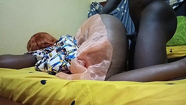 Une salope noire se fait baiser dans une chambre d'hôtel ( part 01 )