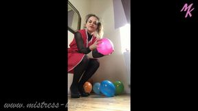 #Nylonsmock and #balloons - How the balloons #pop beautifully under my heel