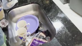 Me follo a mi COMADRE infiel en SECRETO mientras mi compa se est� ba�ando ok