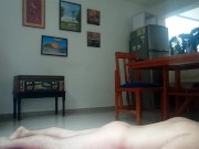 Haciendo yoga desnudo