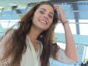 Teen amateur babe flashes