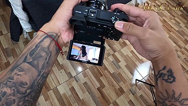 le estaba tomando una fotos y me la termine follando sin condon