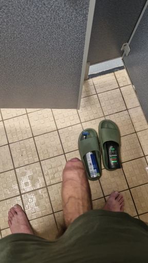 Flashing in campsite showers in yarmouth wating for a hung guy to join me again for fun