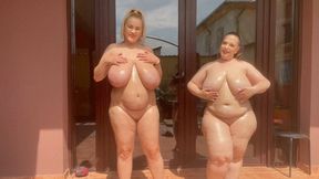 It's jiggle time with Mia