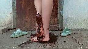 Natalie Steps Into Horrible Mud MP4