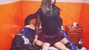 Travesti se sienta en mi verga para que le meta duro