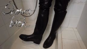 Shower Bitch- Reinaleather in wellies under the water
