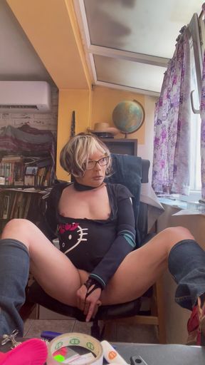 New hair look, same slutty attitude