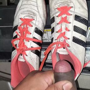 mechanic found smelly soccer shoes in van