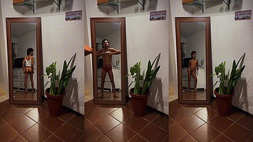 Exibindo o corpo peladinho enquanto fofoco c a amiga