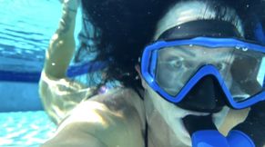 Kandy Goes in Deep: Underwater Bubble Tease