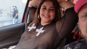 mary esposa cadelona se exibindo com as tetas de fora na rua, no carro, na praca, em posto de combustiveis pro frentista em plena luz do dia.