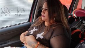 mary esposa cadelona se exibindo com as tetas de fora na rua, no carro, na praca, em posto de combustiveis pro frentista em plena luz do dia.