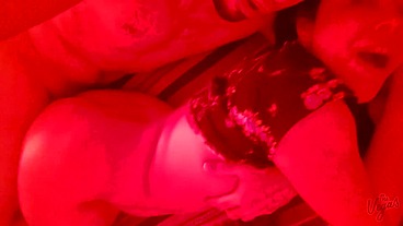 Veneca deliciosa me dar ricos sentones en el cuarto rojo! Me le vine adentro sin condon!