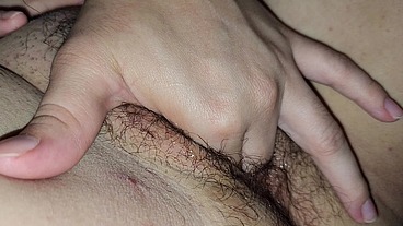 Toqueteo el pequeño coño de la Vecina