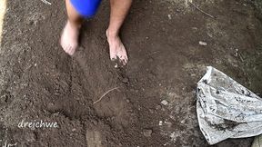 digging with the feet