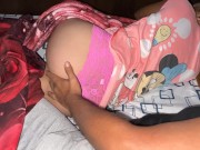 Me Toco Compartir Habitacion  Pero Por La Noche Empezo a Tocarme el Culo y a Meterme Man