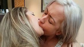 HOT KISSES SPECIAL TOP BLONDS WILD KISSES - CLIP 3 HD