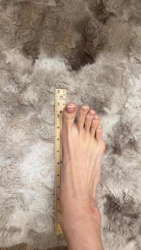 Big feet lovers check out these comparisons!