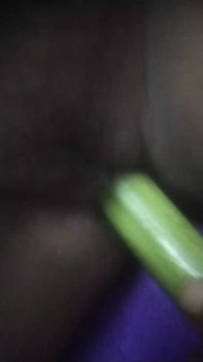 Wife fuck by big vegetable