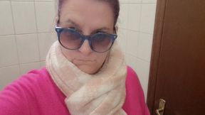 Hot pee in a dirty public bar all to watch 4K