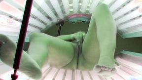 ”Gorgeous Brunette Masturbating in Solarium”