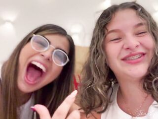 HAVING MY FRIEND CONTROLLING ME WITH LUSH IS MY FAVORITE PLAN!!