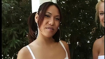 Veronica Lynn and Erin Moore Share Threesome Facial