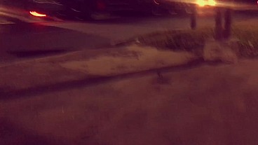 MORADOR DE RUA FODE CUZINHO DA SAFADA EM ESTRADA MOVIMENTADA