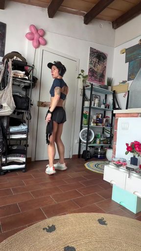 Amateur onlyfan showcases her tasty booty on cam