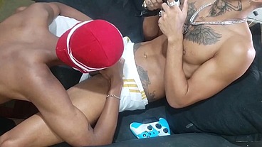 Veio jogar vídeo-Game aqui em casa e entrou na vara.