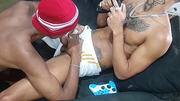 Veio jogar vídeo-Game aqui em casa e entrou na vara.