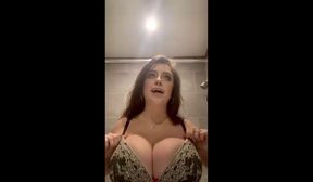 Juicy Jade Busty Cam Girl