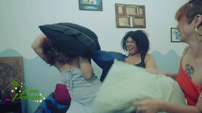 festa do pijama com minhas amigas e muita putaria