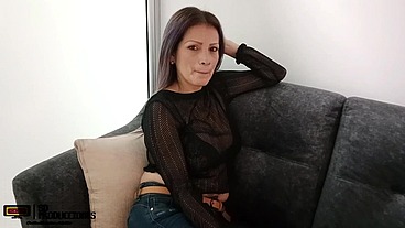 Mejores momentos de hermanastras cachondas y lesbianas en casa sola