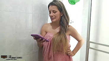 Mejores momentos de hermanastras cachondas y lesbianas en casa sola