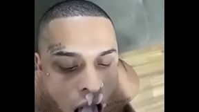 Uma travesti linda gozando