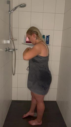 Masturbation With The Shower Head Under The Shower Orgasm