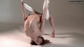 ”Sofia Zhiraf super flexible young babe”