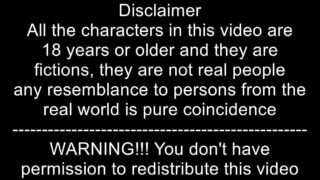 Ein Typ fickt eine Hure in den Arsch und spritzt ihr mit seinem großen Schwanz in den Arsch.