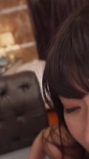 G-cup Live Broadcast Hinano, a Busty, Charming, and Sexy Woman with a Kansai Accent