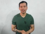 Joven religioso hace sexo oral por primera vez a musculoso de 21cm en la oficina del trabajo! Relato