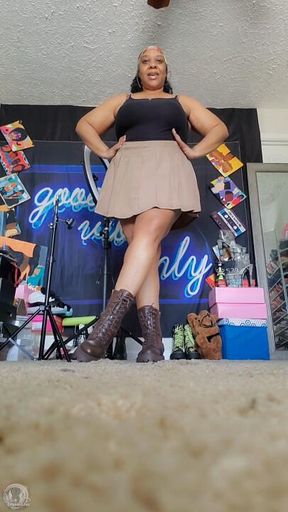 Brown combat boot K.O