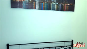 Vittoria, milf aux gros seins, se fait d&eacute_truire par un chibre