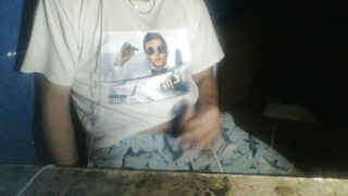 Filmato amatoriale di una ragazza solitaria con un grosso cazzo scopato nel culo