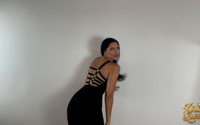 Kira Queen Teases Tits and Ass to Drive You Wild!