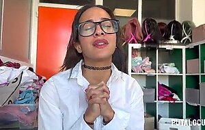 Putalocura - la jovencita alice biancci recibe un correctivo muy guarro del padre damian
