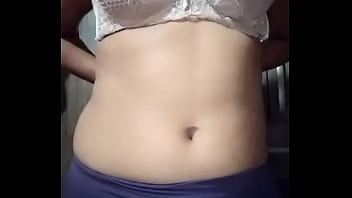 Rica jovencita desnudandose