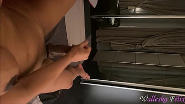 sozinha em casa tocando uma com a neca bem dura