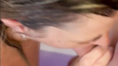 POV blowjob Cette française suce une queue jusqu’à recevoir du bon sperme chaud